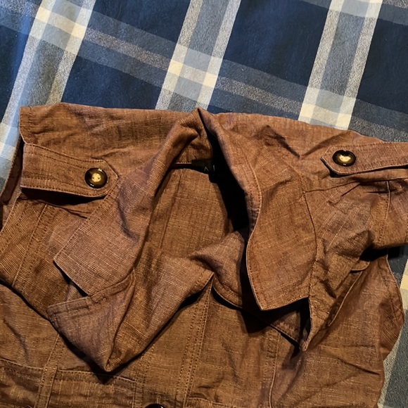 A. Byer Sleeveless Button Up Blouse - Picture 5 of 10